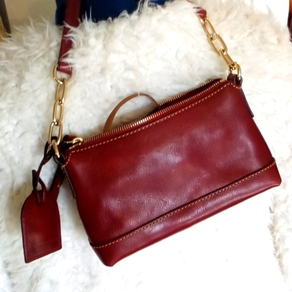 Dooney burgundy leather & gold chain shoulder bag EUC 9" X 5" X 2" - Picture 2 of 9